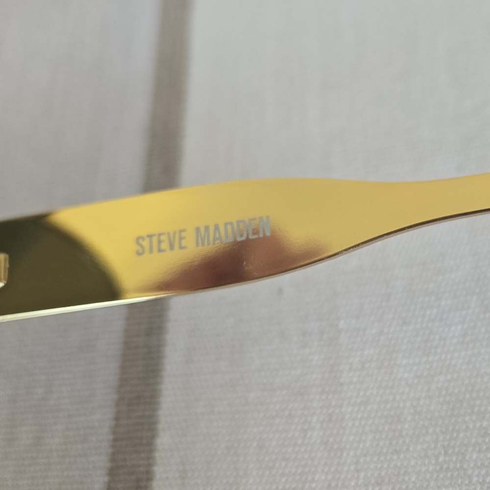 Steve Madden Oval Sunglasses Gold Metal Frame Black Lenses Retro Y2K Style - Picture 4 of 5